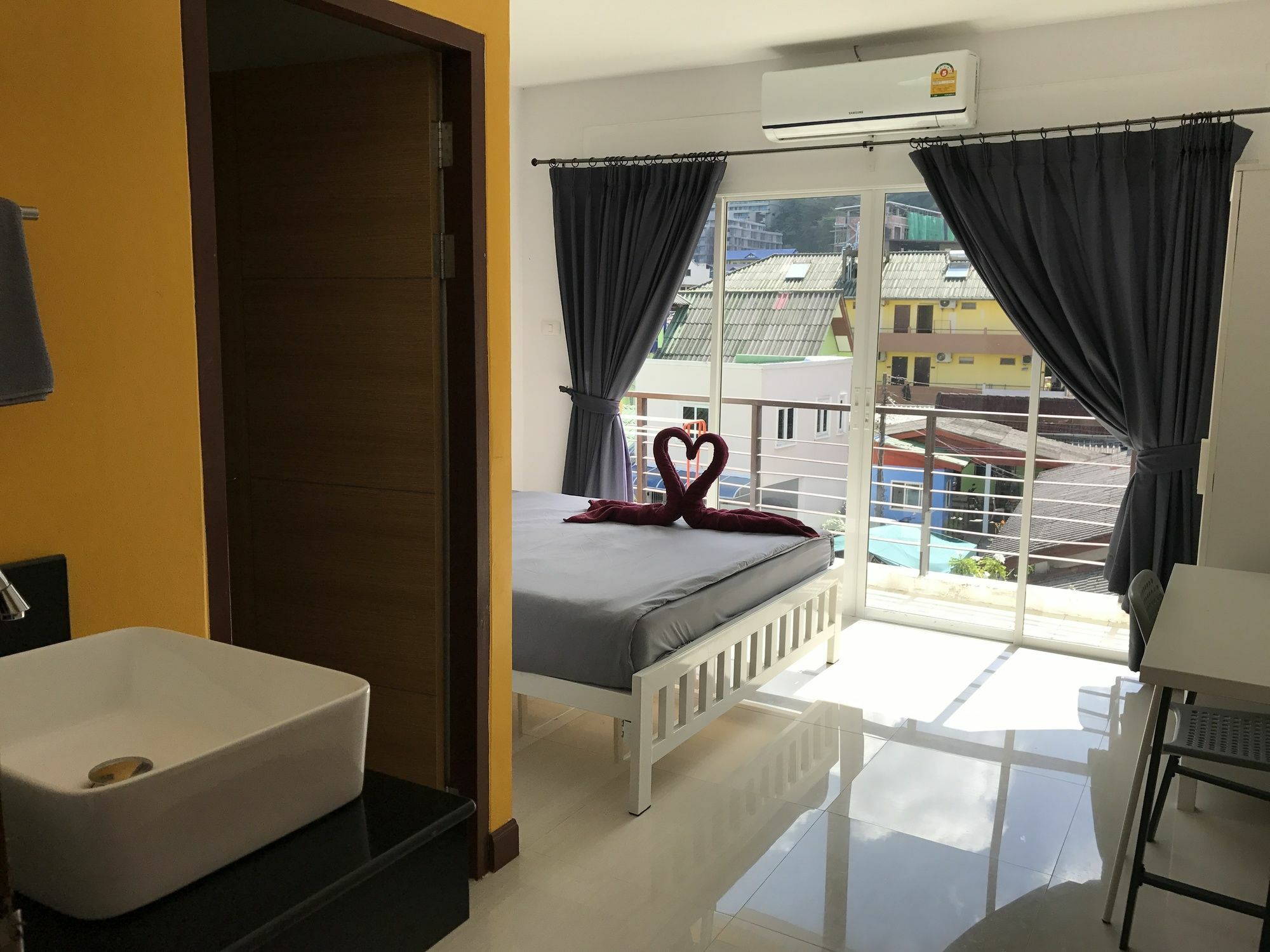 Bedbox Guesthouse And Hostel Patong Exteriér fotografie